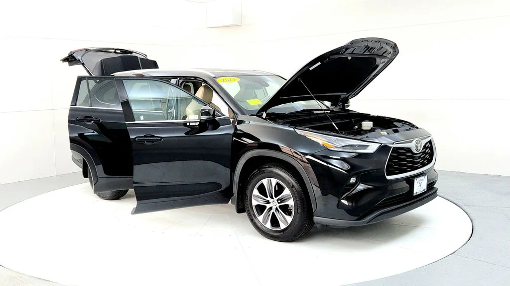 Used 2021 Black Toyota XLE image 12