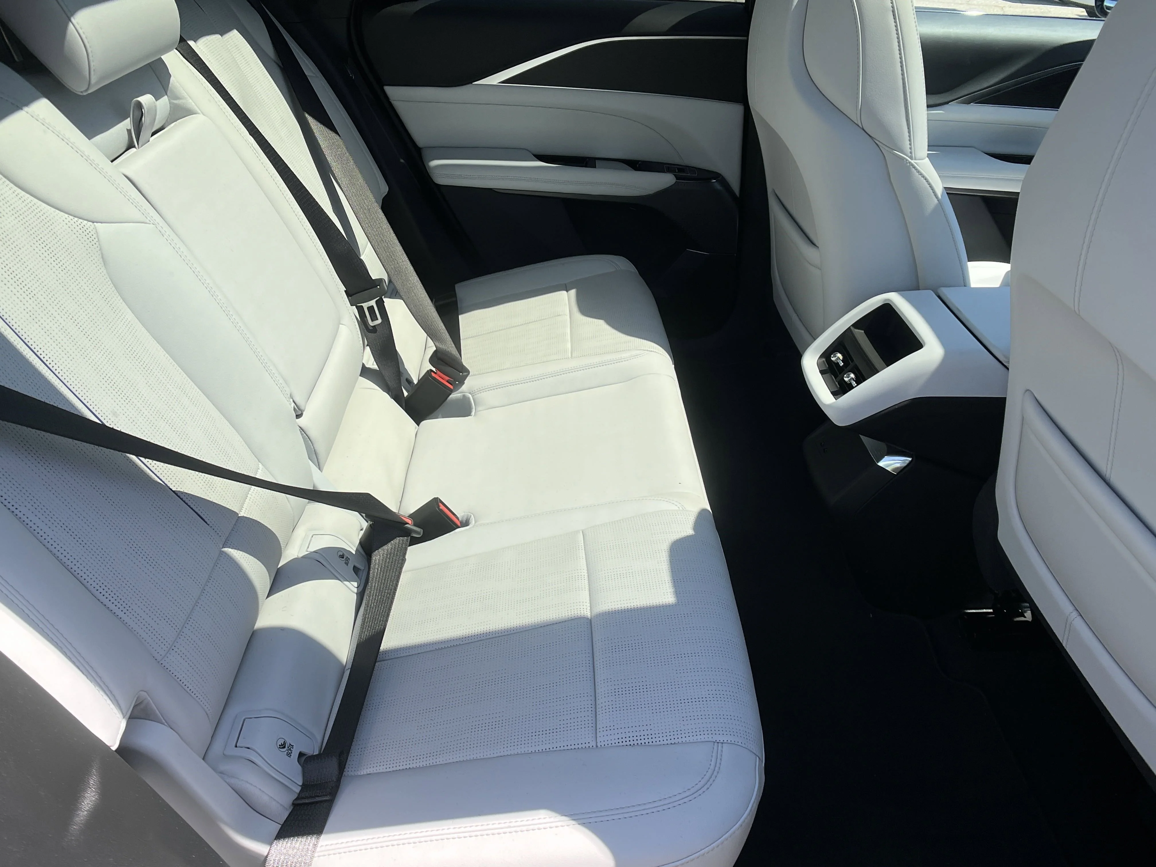 2025 Cadillac LYRIQ Luxury 1 - Photo 16