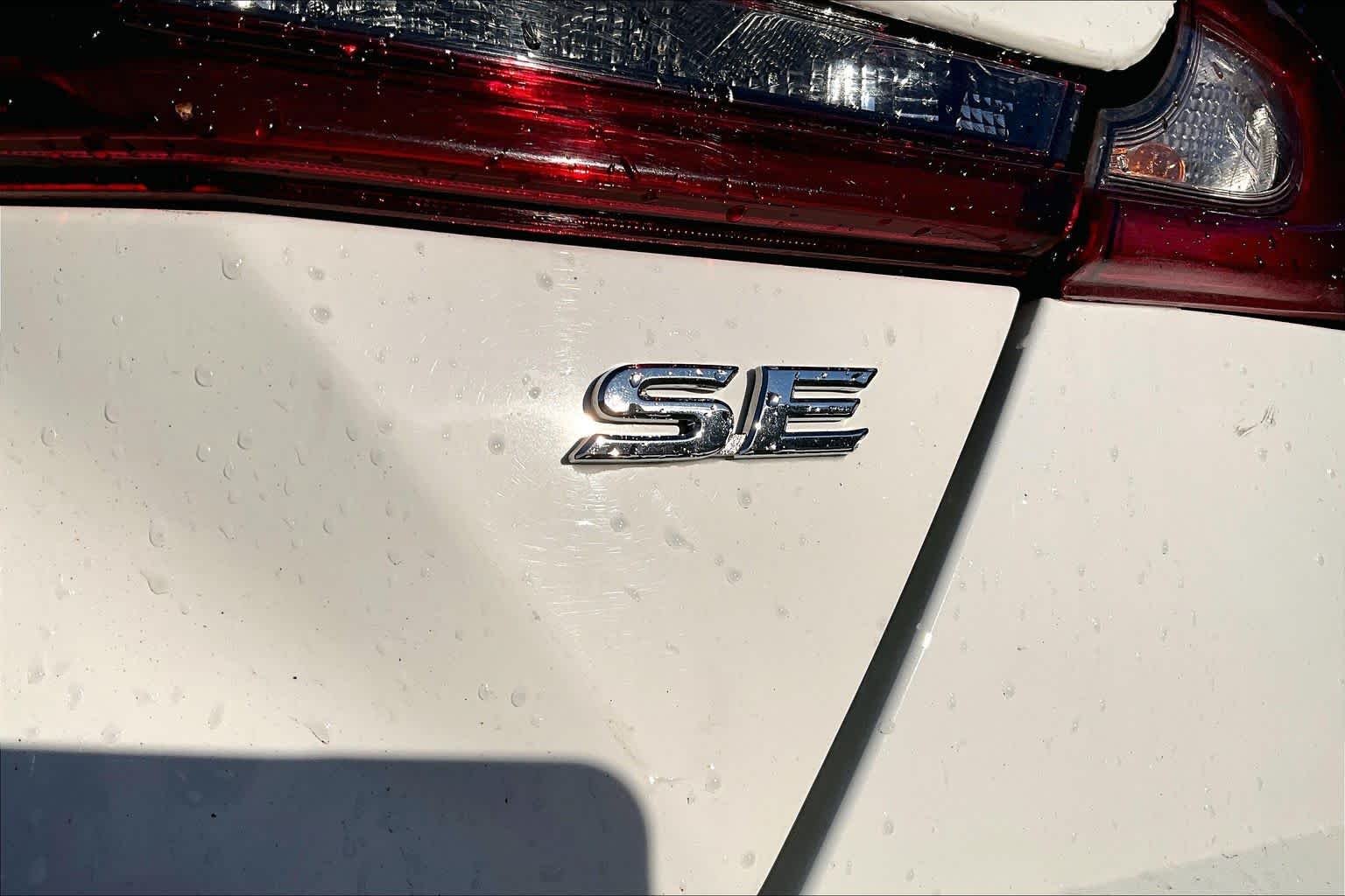 Used 2025 Ice Cap Toyota SE image 10