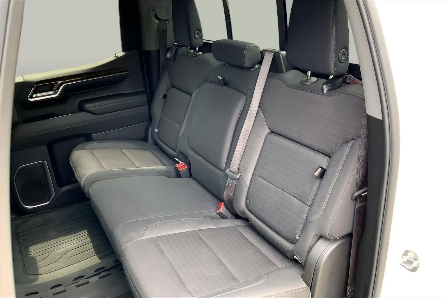 Used 2024 Summit White GMC Elevation image 21