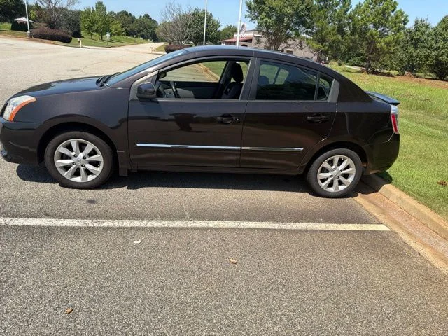 Used 2011 Black Nissan 2.0 SL image 16