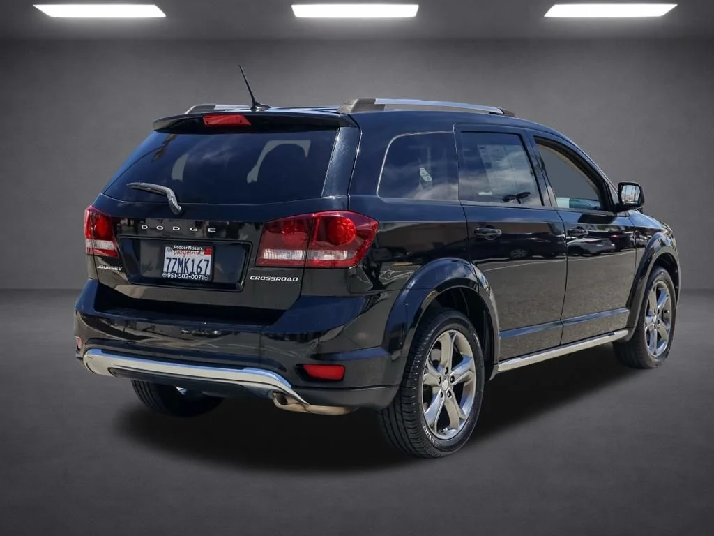 Used 2017 Black Dodge Crossroad image 3