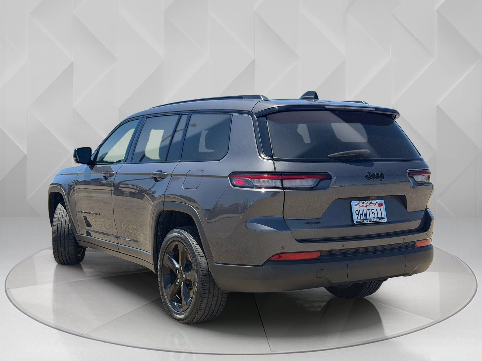 Used 2023 Baltic Gray Metallic Clearcoat Jeep Altitude image 3