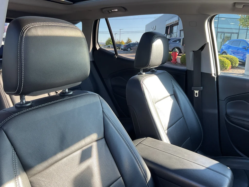 Used 2022 Summit White GMC SLT image 13
