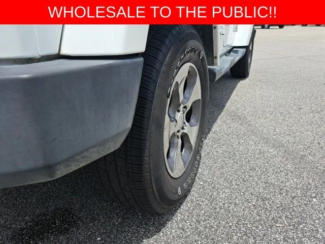 Used 2014 White Jeep Unlimited Sahara image 7