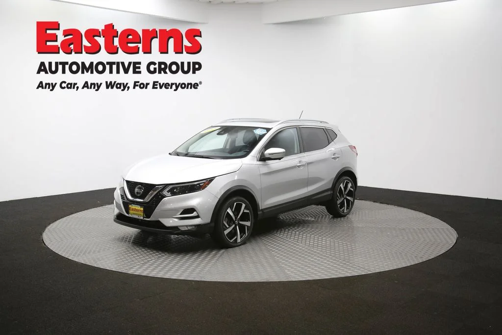 Used 2022 Silver Nissan SL image 55