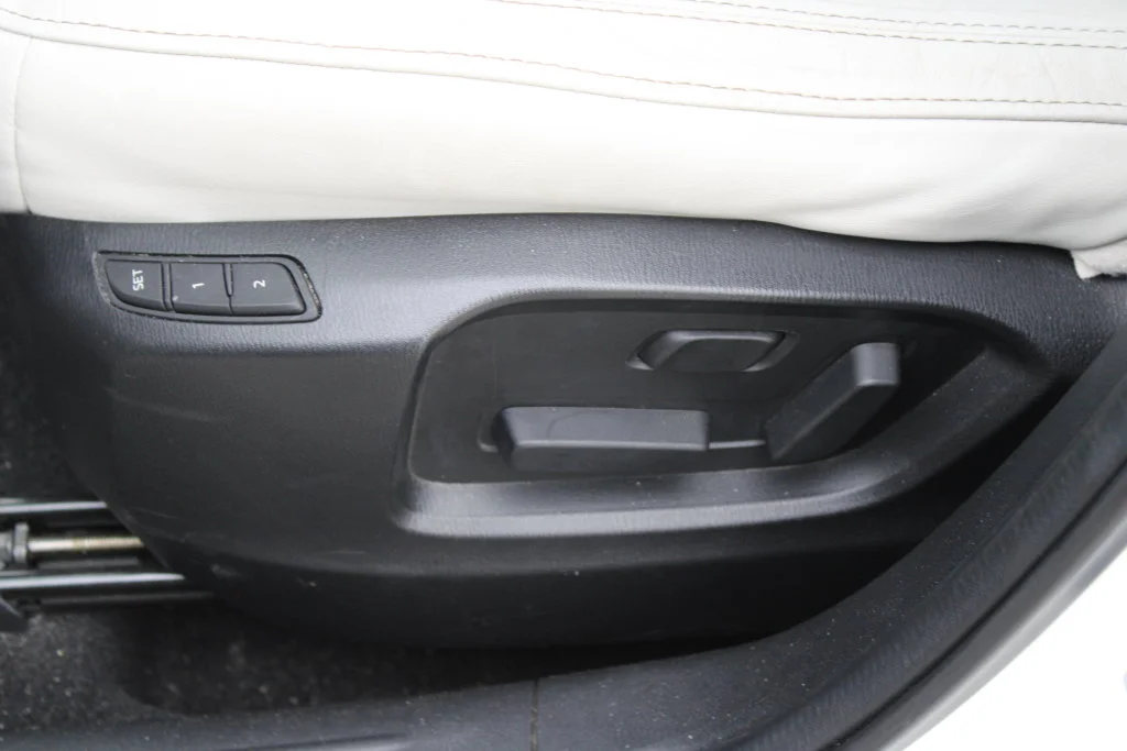 Used 2021 White Mazda Grand Touring image 17