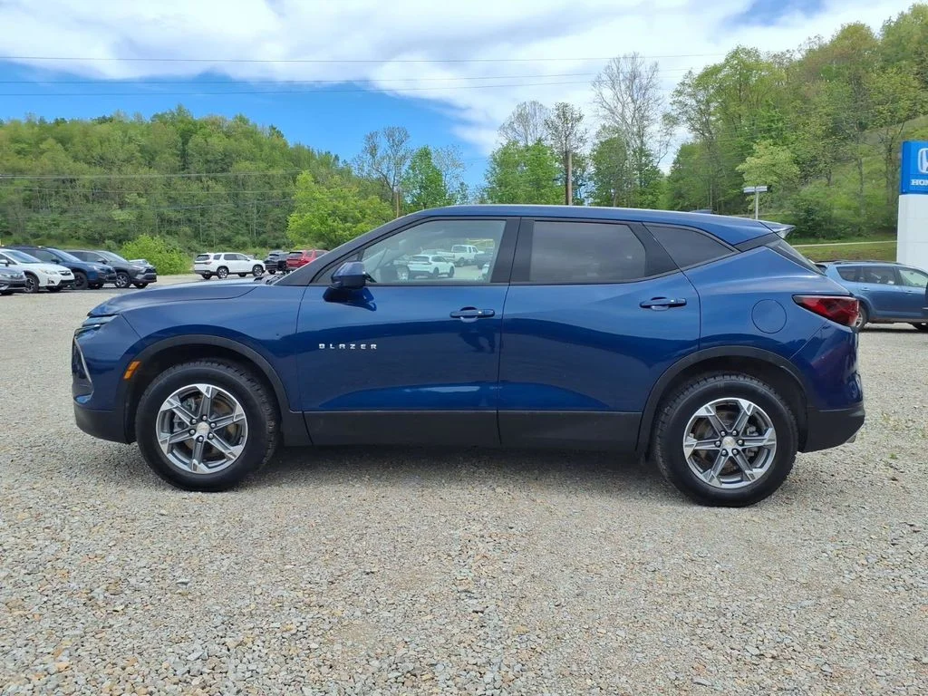 Used 2023 Blue Chevrolet LT image 4