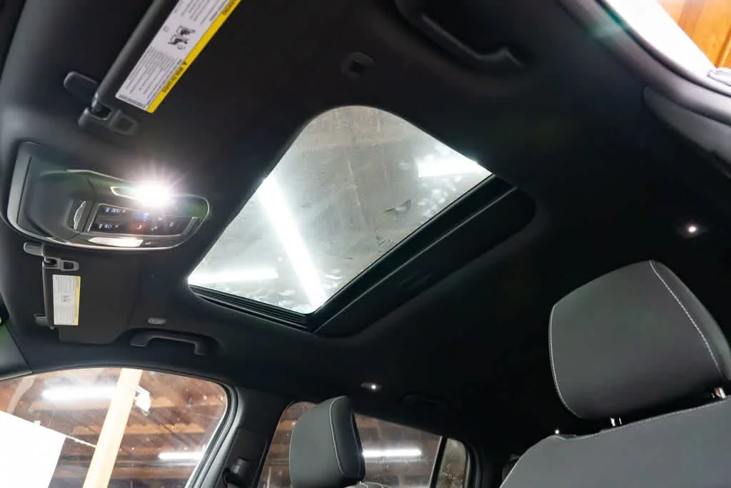 Used 2025 Bright White Clearcoat Jeep Laredo X image 22