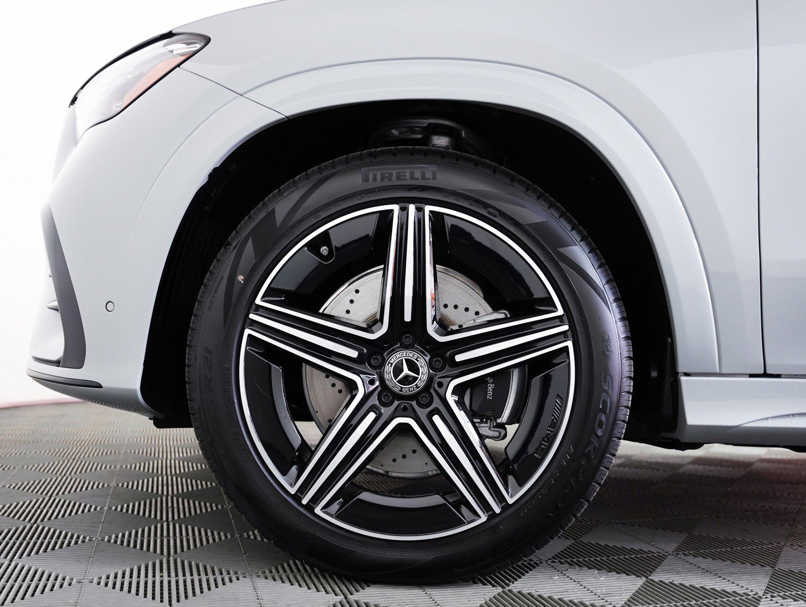 New 2026 MANUFAKTUR Alpine Grey Mercedes-Benz GLE 450 image 6