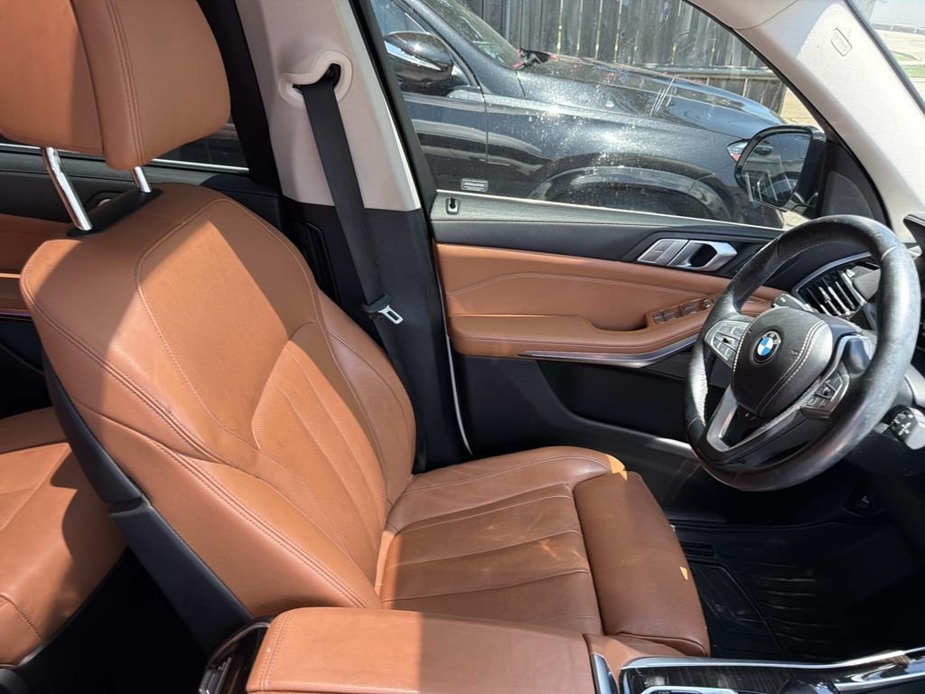 Used 2021 White BMW xDrive40i image 11