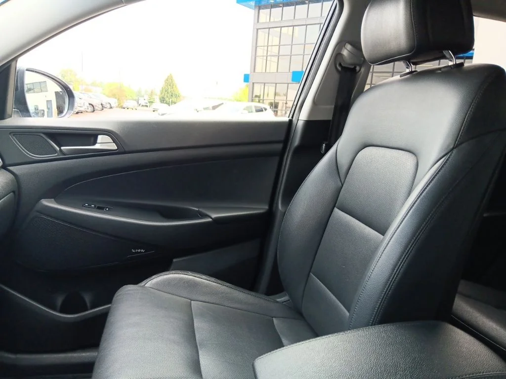 Used 2018 Black Noir Pearl Hyundai Limited image 25