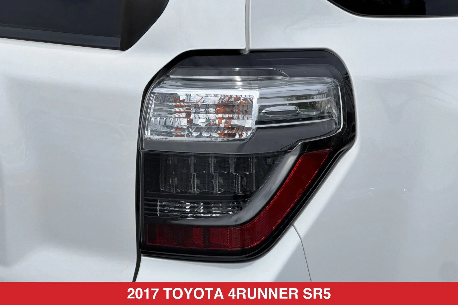 Used 2017 White Toyota SR5 image 28