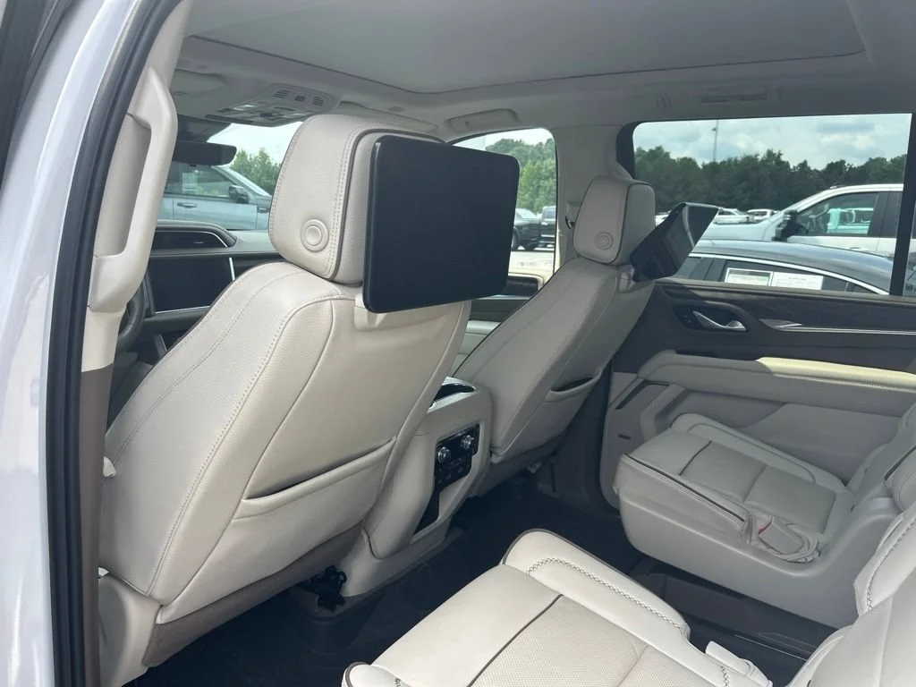 Used 2024 White Frost Tricoat GMC Denali image 8