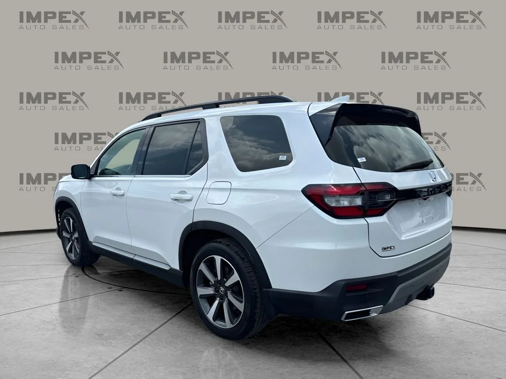 Used 2025  Honda Touring image 3