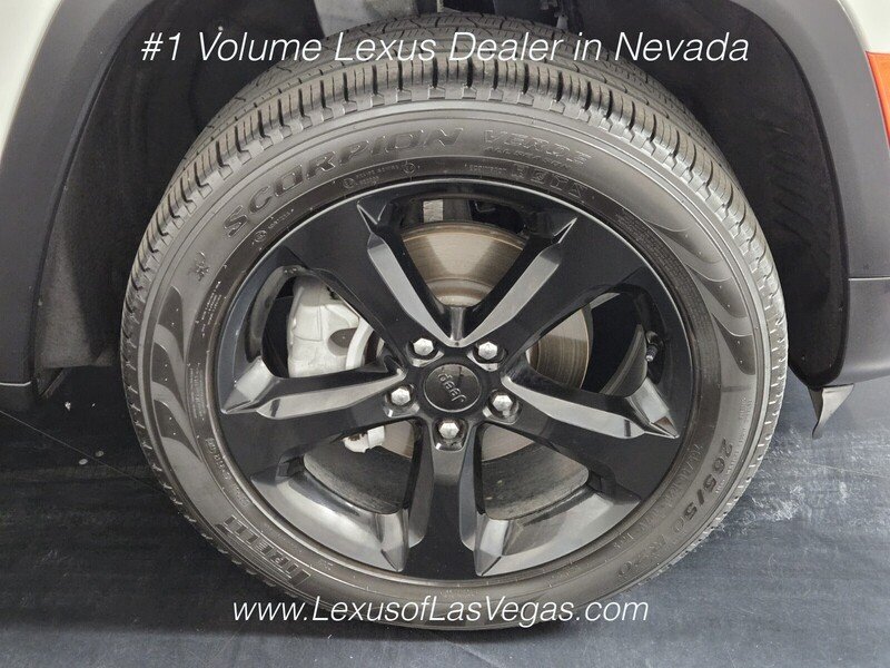 Used 2024 Bright White Clearcoat Jeep Limited image 9