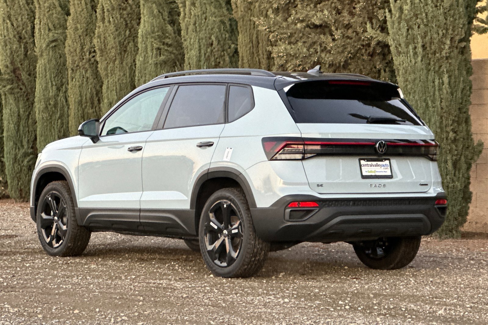 New 2026 Monument Gray w/Deep Black Roof Volkswagen SE Black image 6