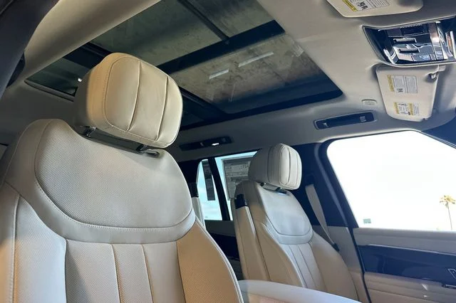 New 2026 Ostuni Pearl White Land Rover SE image 15