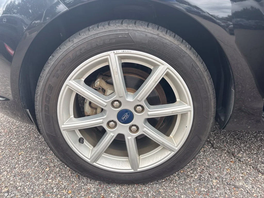 Used 2019 Black Ford SE image 15