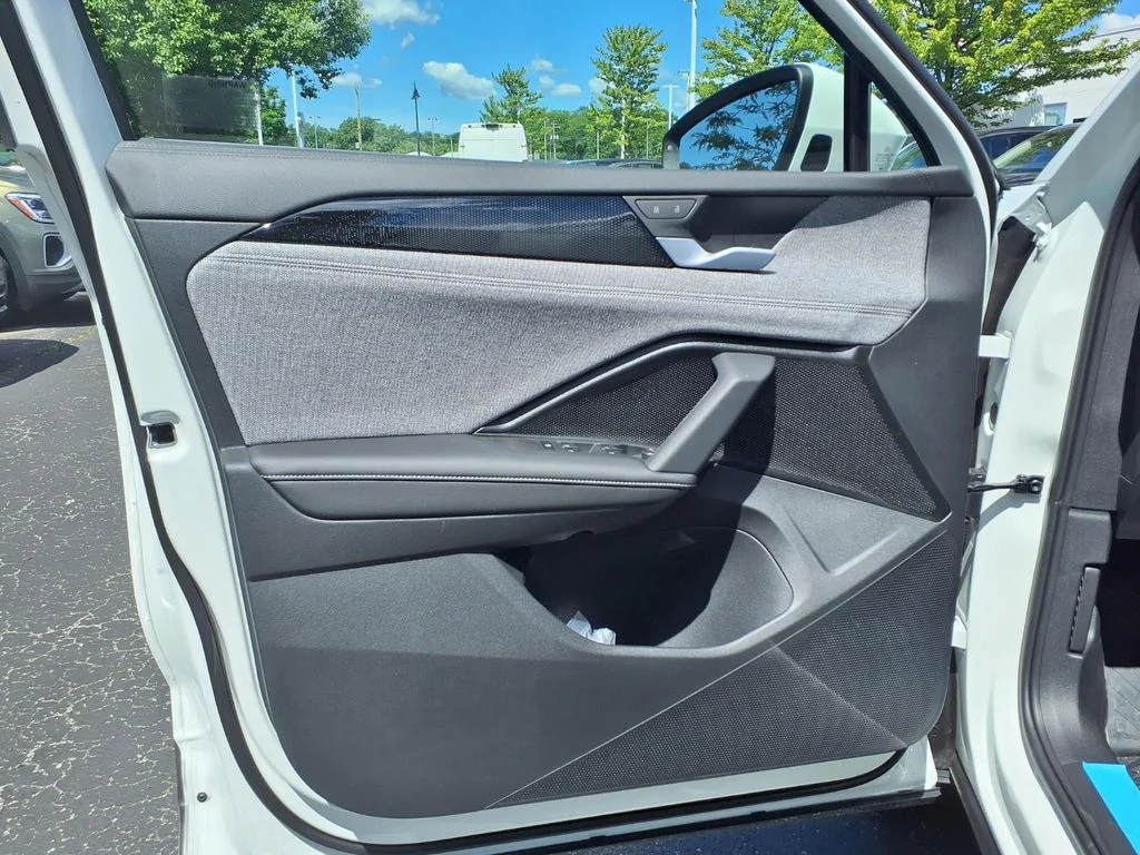 New 2026 Pure White Volkswagen 2.0T SE image 9