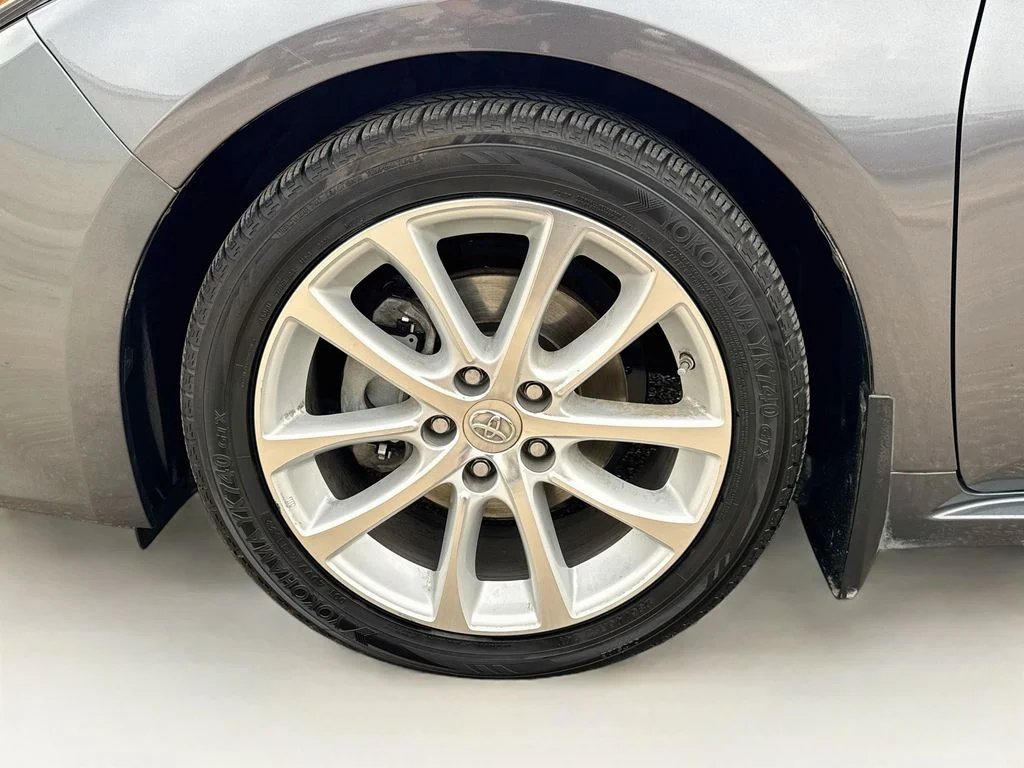 Used 2013 Gray Toyota XLE image 41