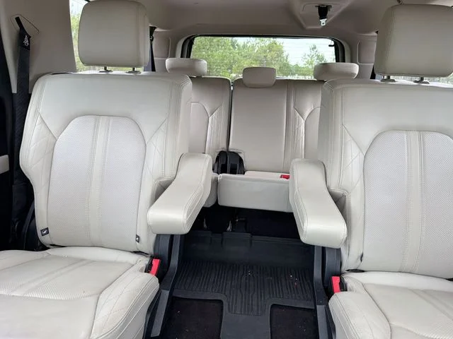 Used 2020 White Ford Platinum image 25