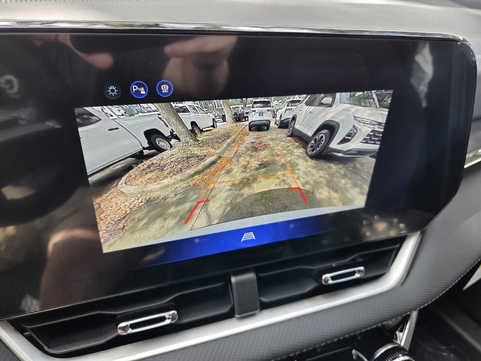 New 2027 Summit White Chevrolet FWD LT image 34