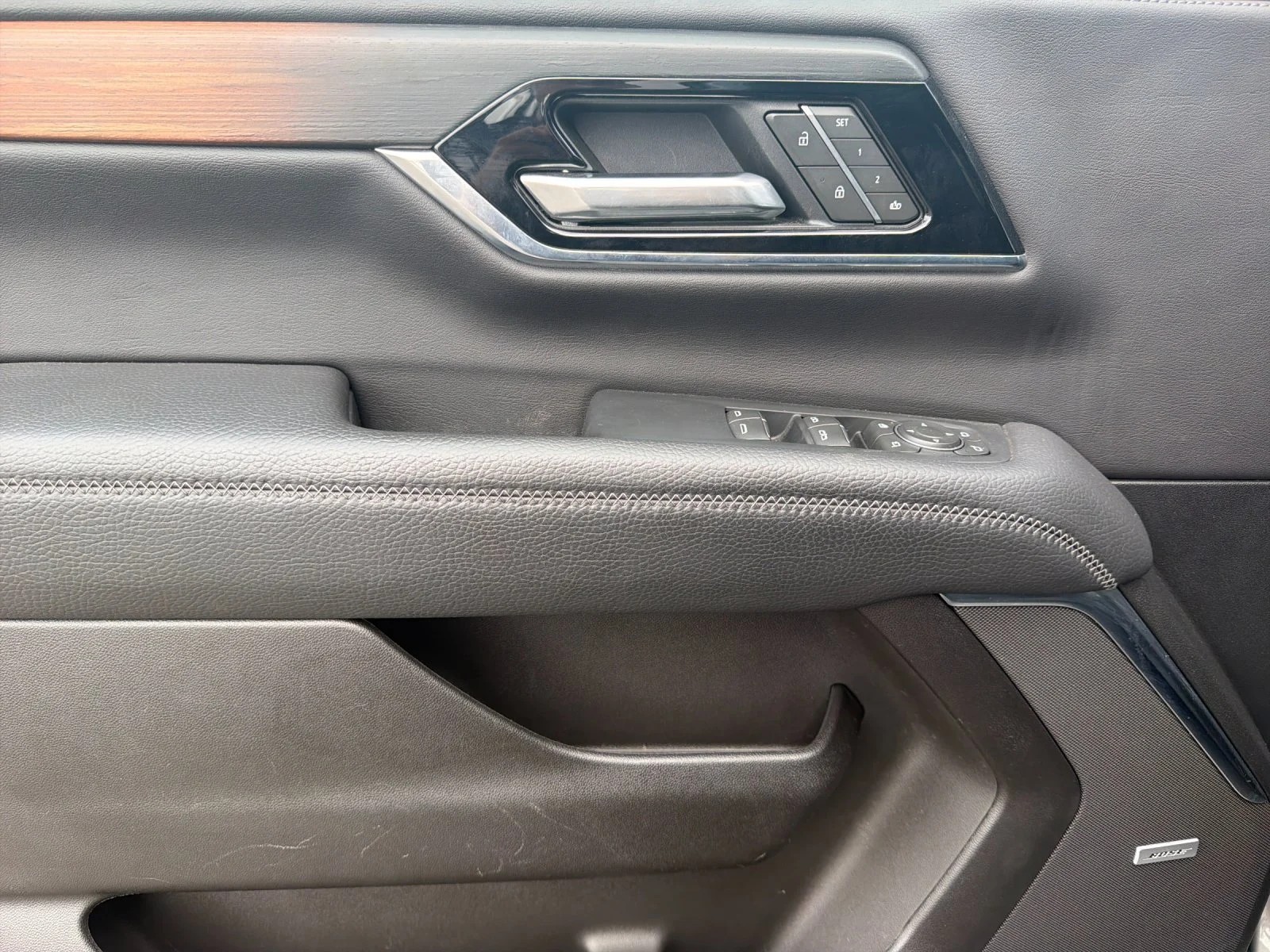 Used 2025 Sterling Metallic GMC Denali image 10