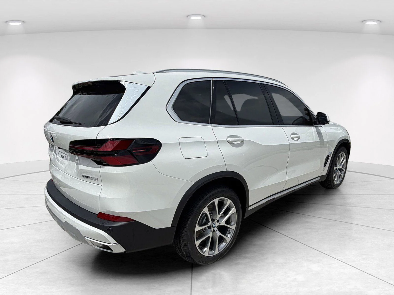 New 2026 Alpine White BMW sDrive40i image 4