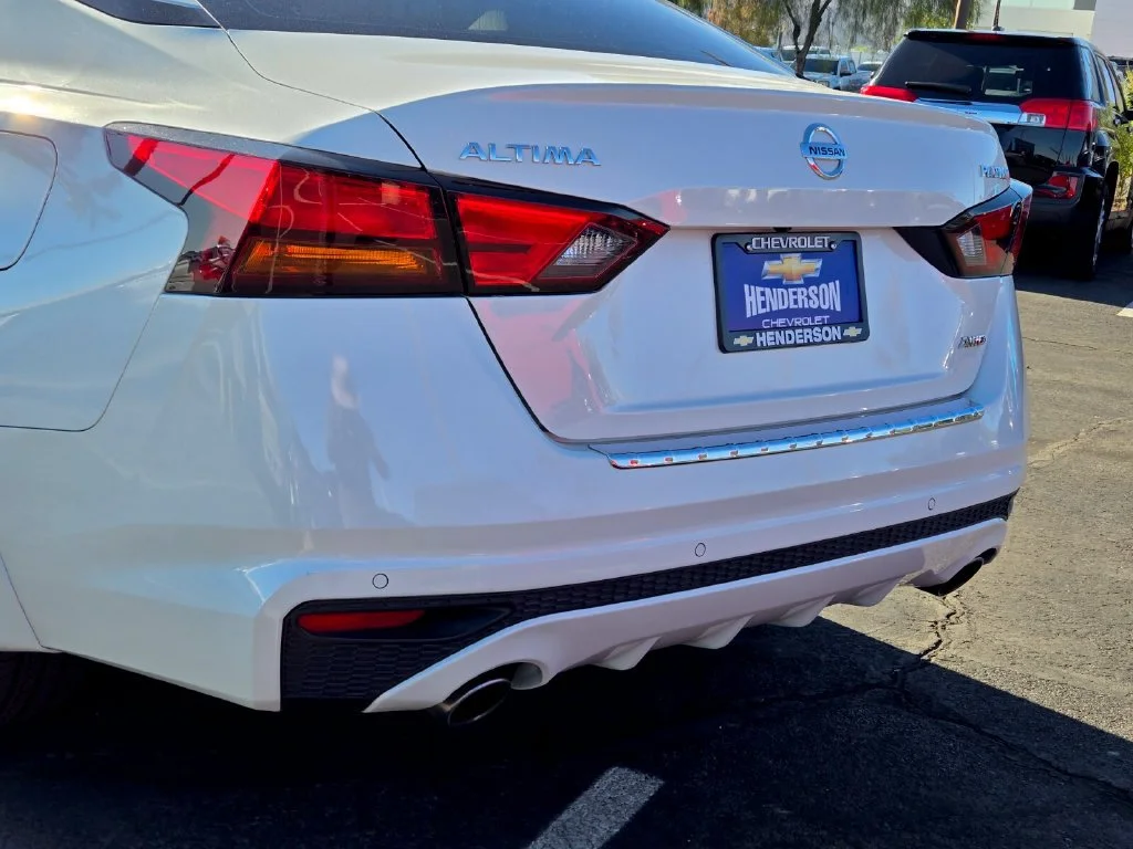 Used 2022 Pearl White Trico Nissan 2.5 Platinum image 5
