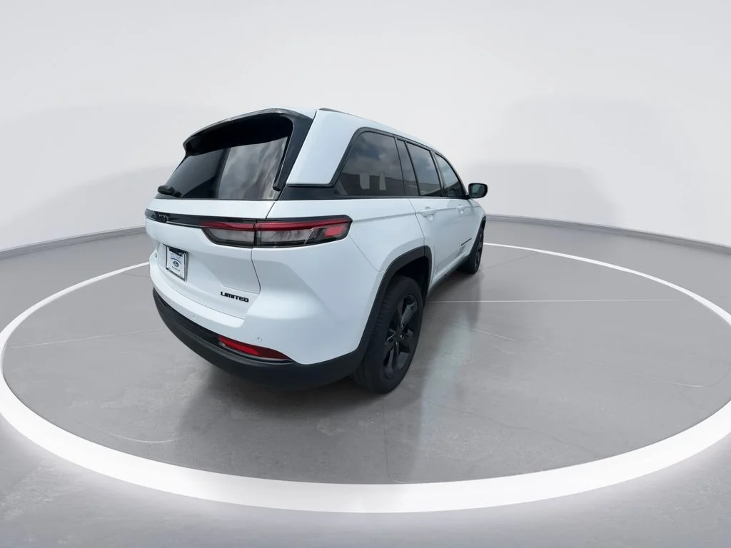 Used 2025 White Jeep Limited image 8