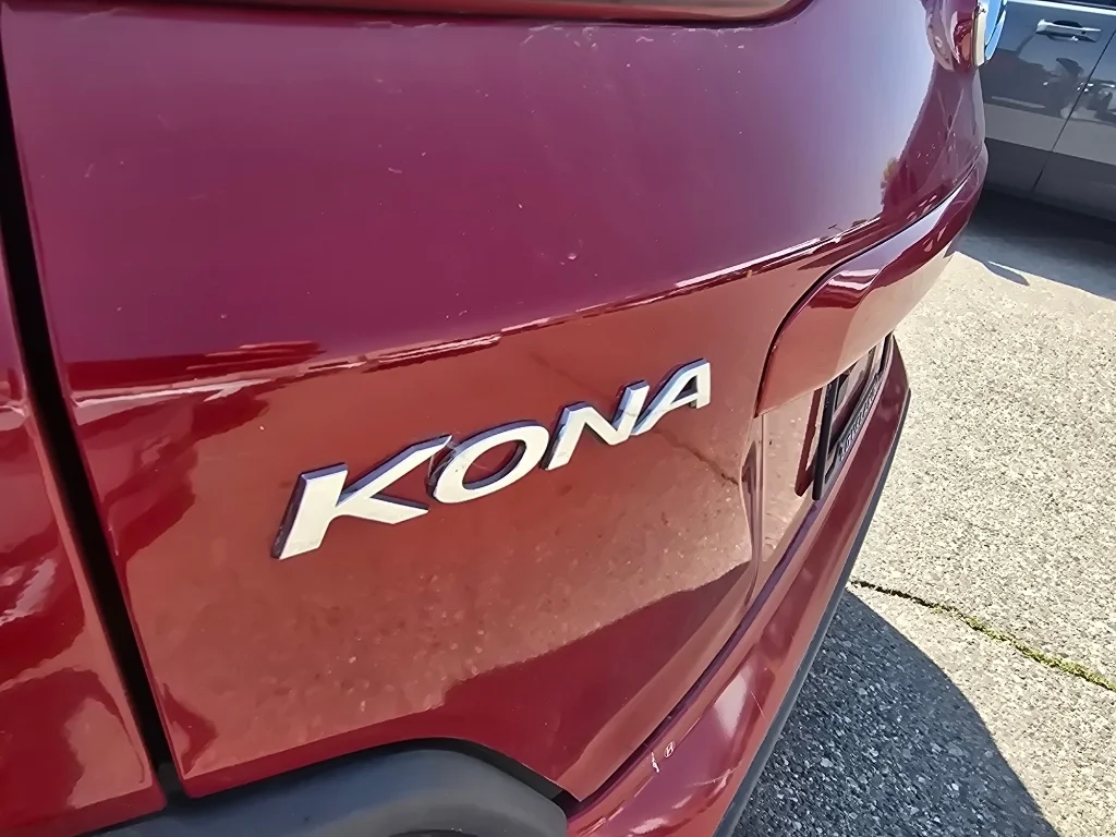 Used 2018 Pulse Red w/Black Roof Hyundai SEL image 11