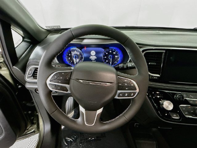 New 2027 Olive Green Pearl-Coat Paint Chrysler Select image 11