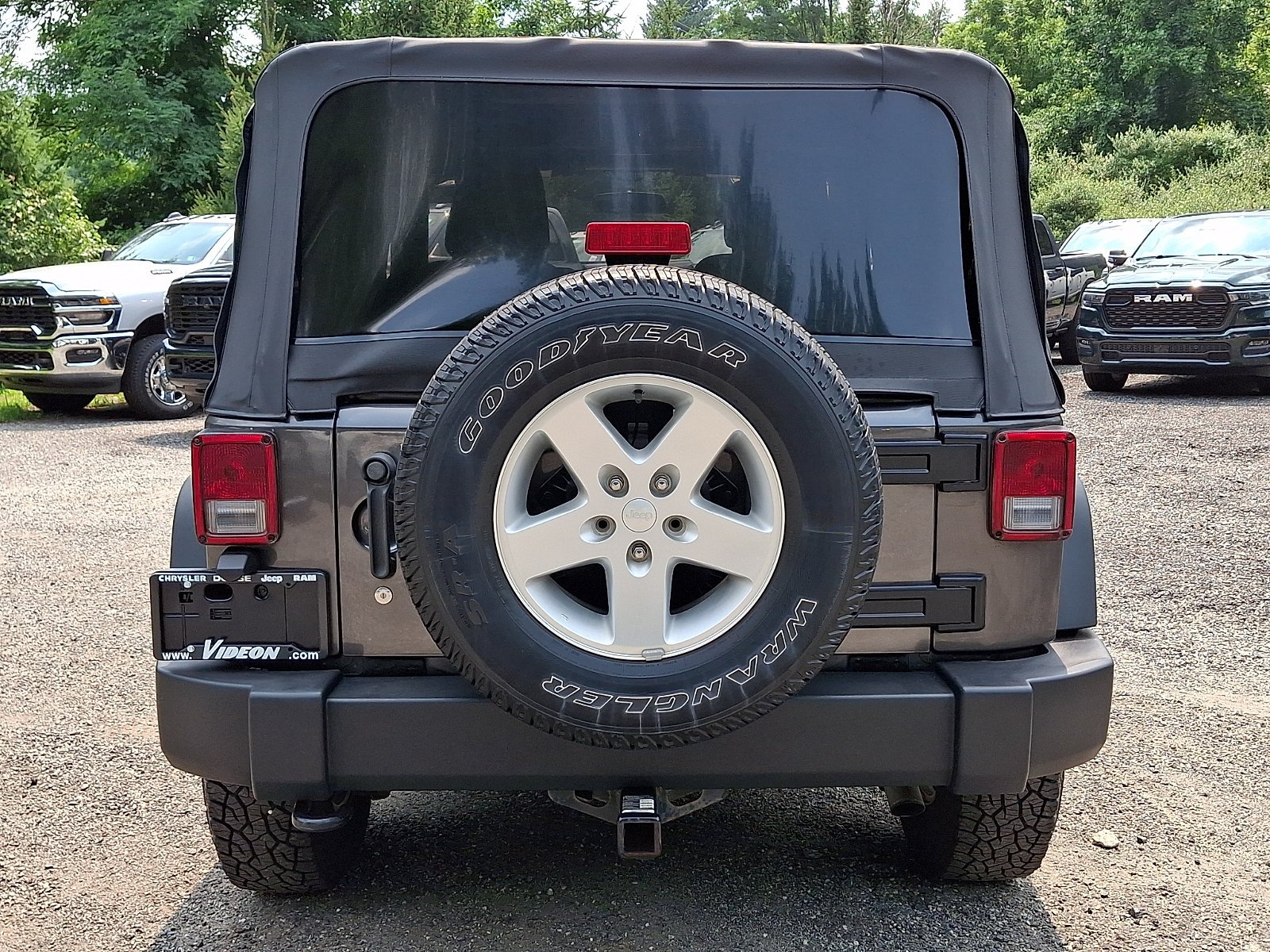 Used 2016 Granite Crystal Metallic Clearcoat Jeep Sport image 5