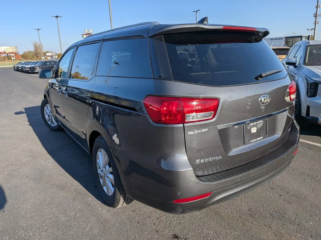 Used 2018 Platinum Graphite Kia LX image 5