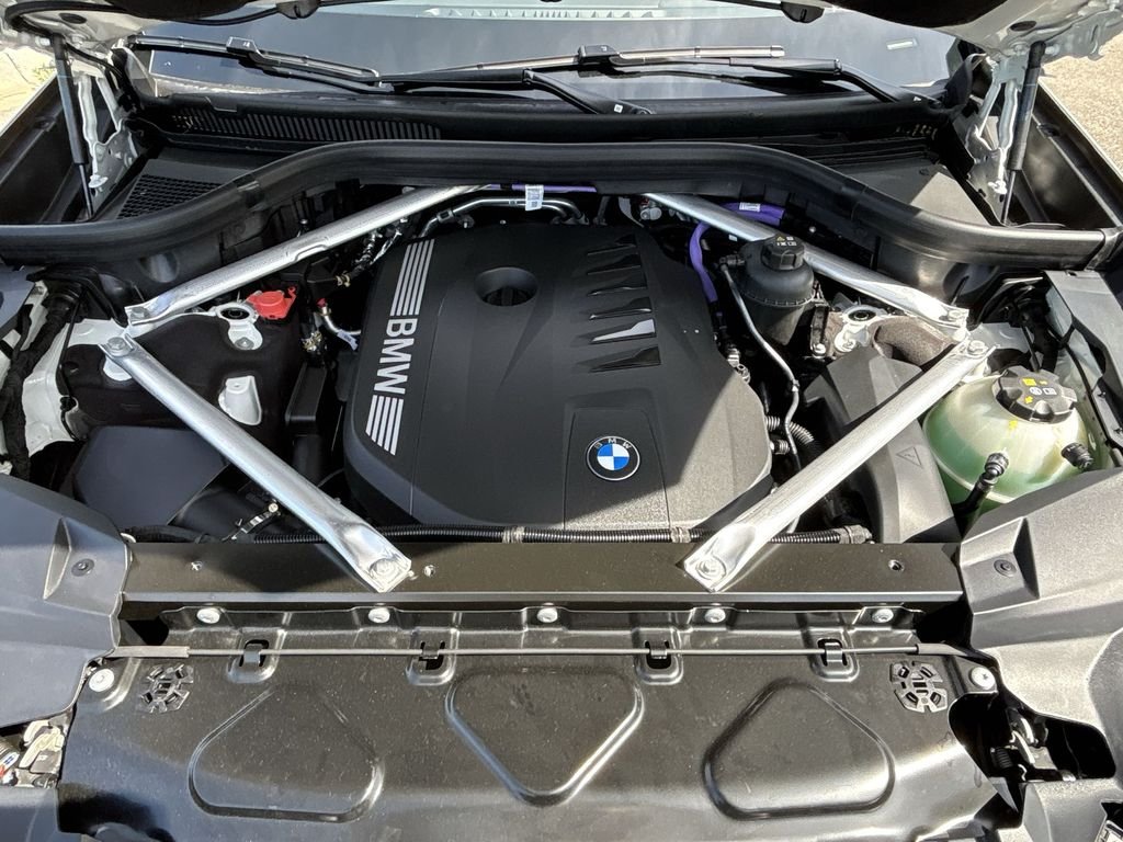 New 2027 Alpine White BMW xDrive40i image 18