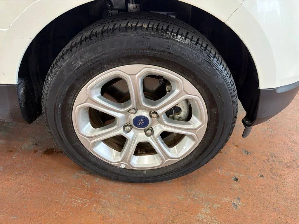 Used 2021 White Ford SE image 10