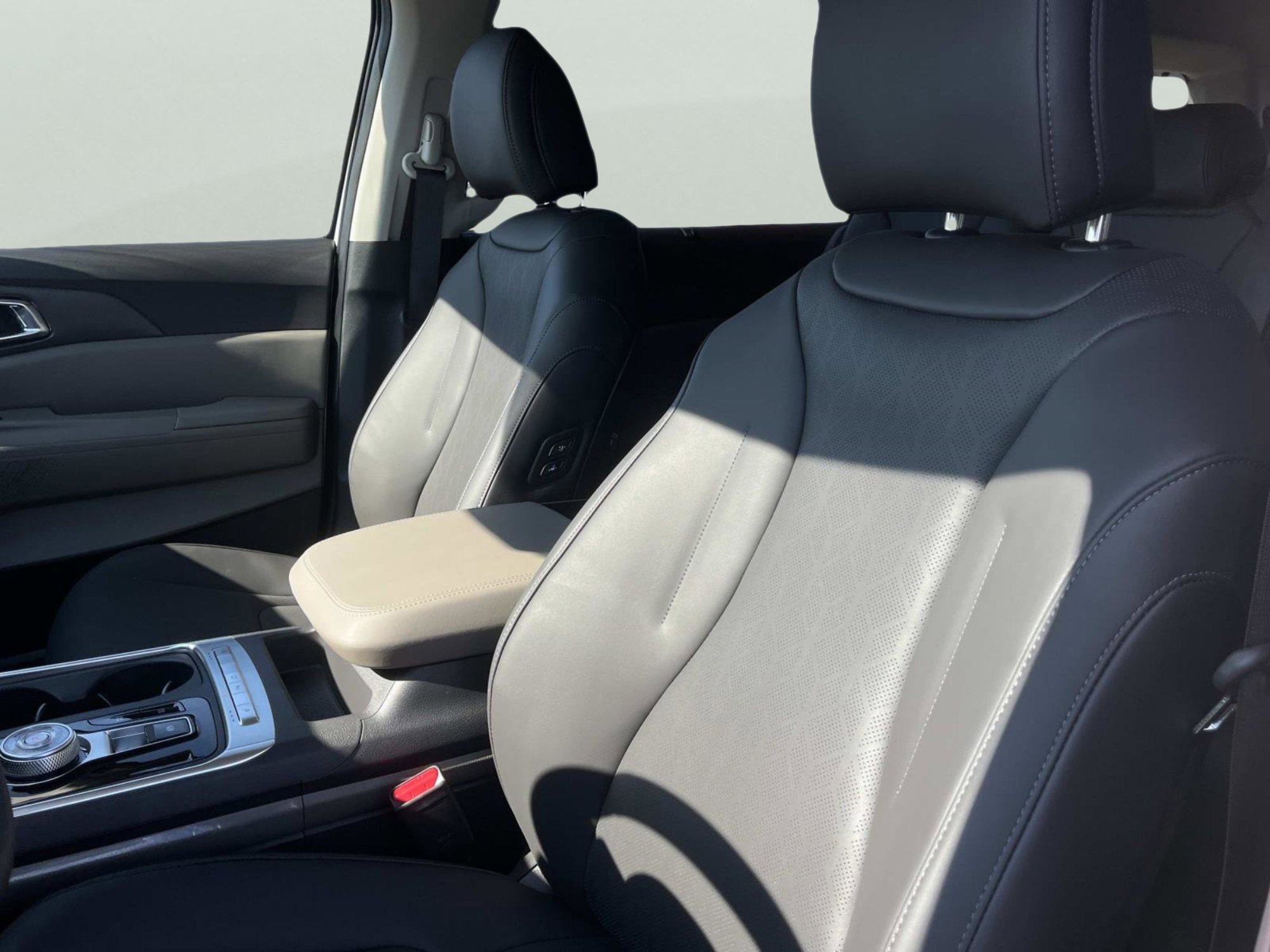 New 2026 Ivory Silver Kia EX image 28