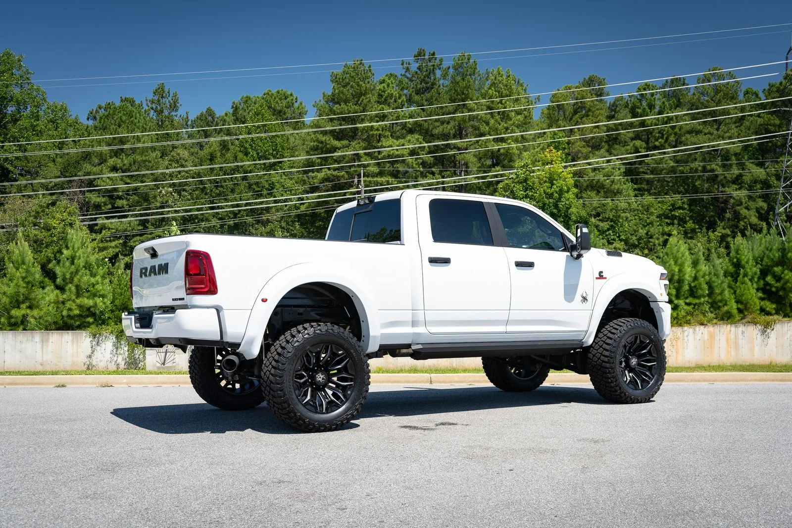 New 2026 Bright White Clear-Coat Exterior Paint RAM Big Horn with Black Widow Package image 21
