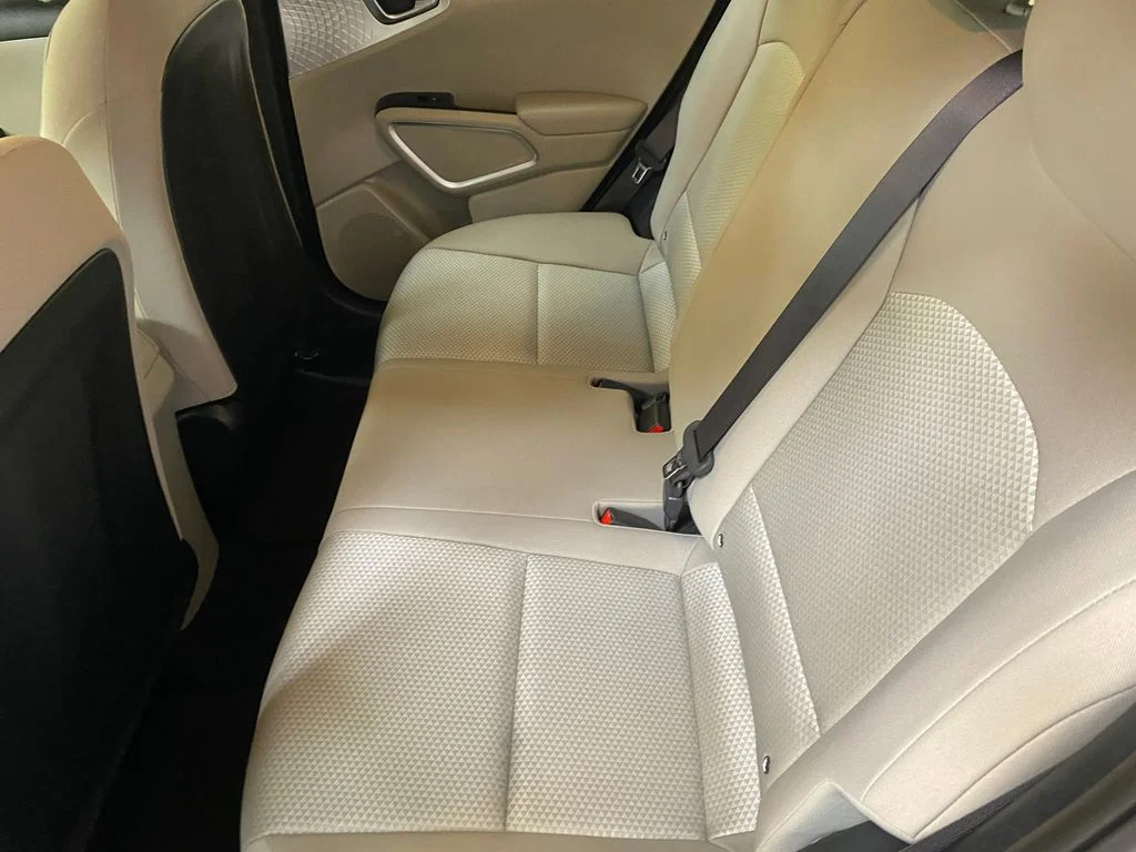Used 2025 White Kia LX image 22