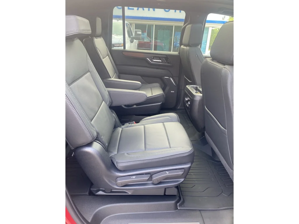 2025 GMC Yukon XL Denali - Photo 17