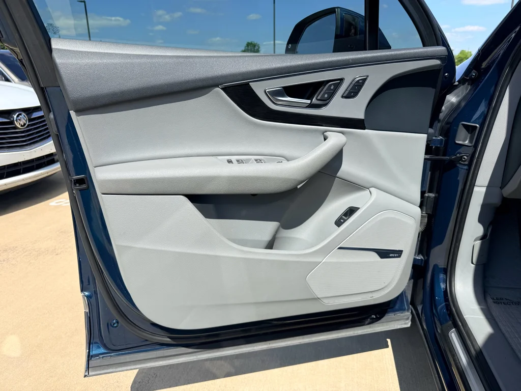 Used 2018 Ink Blue Metallic Audi Premium Plus image 10