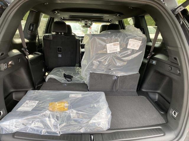 New 2026 Baltic Gray Metallic Clear-Coat Exterior Paint Jeep Laredo X image 5