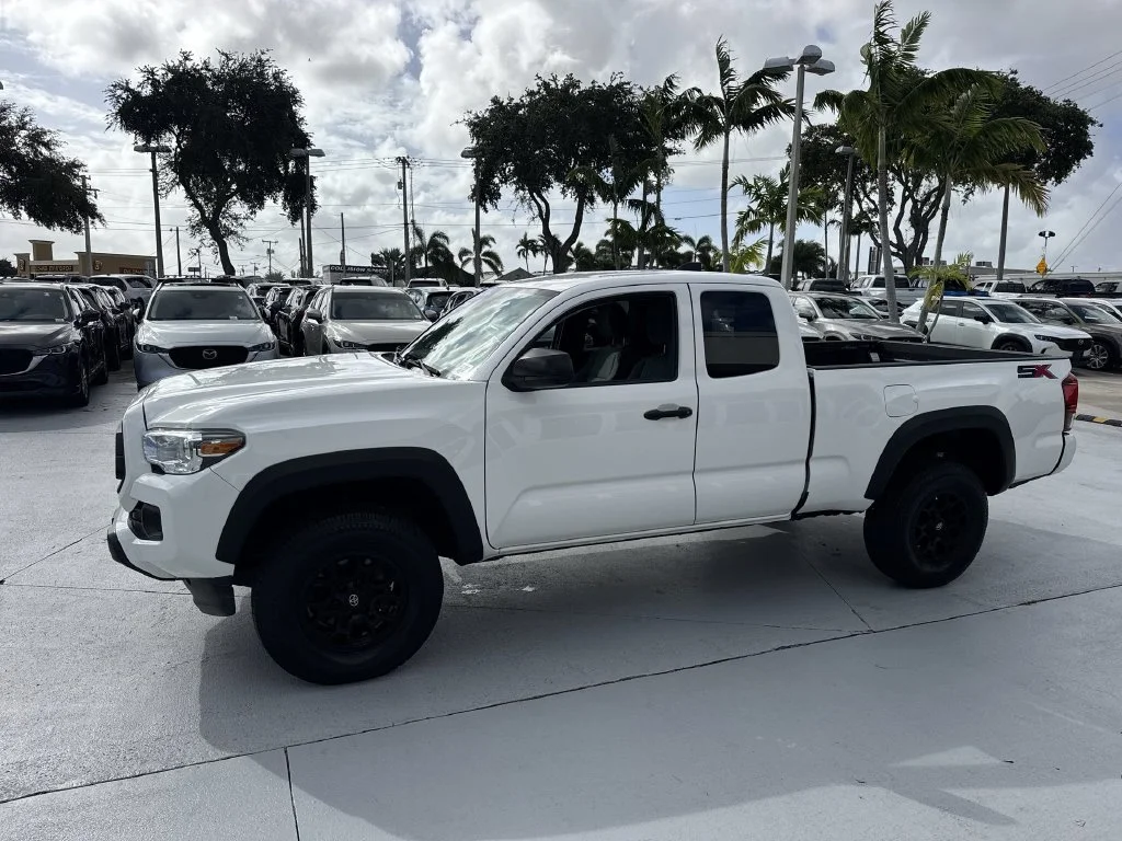 Used 2020 Super White Toyota SR image 10
