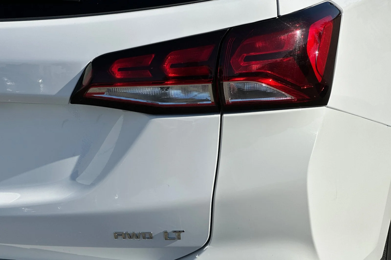Used 2024 Summit White Chevrolet LT image 29