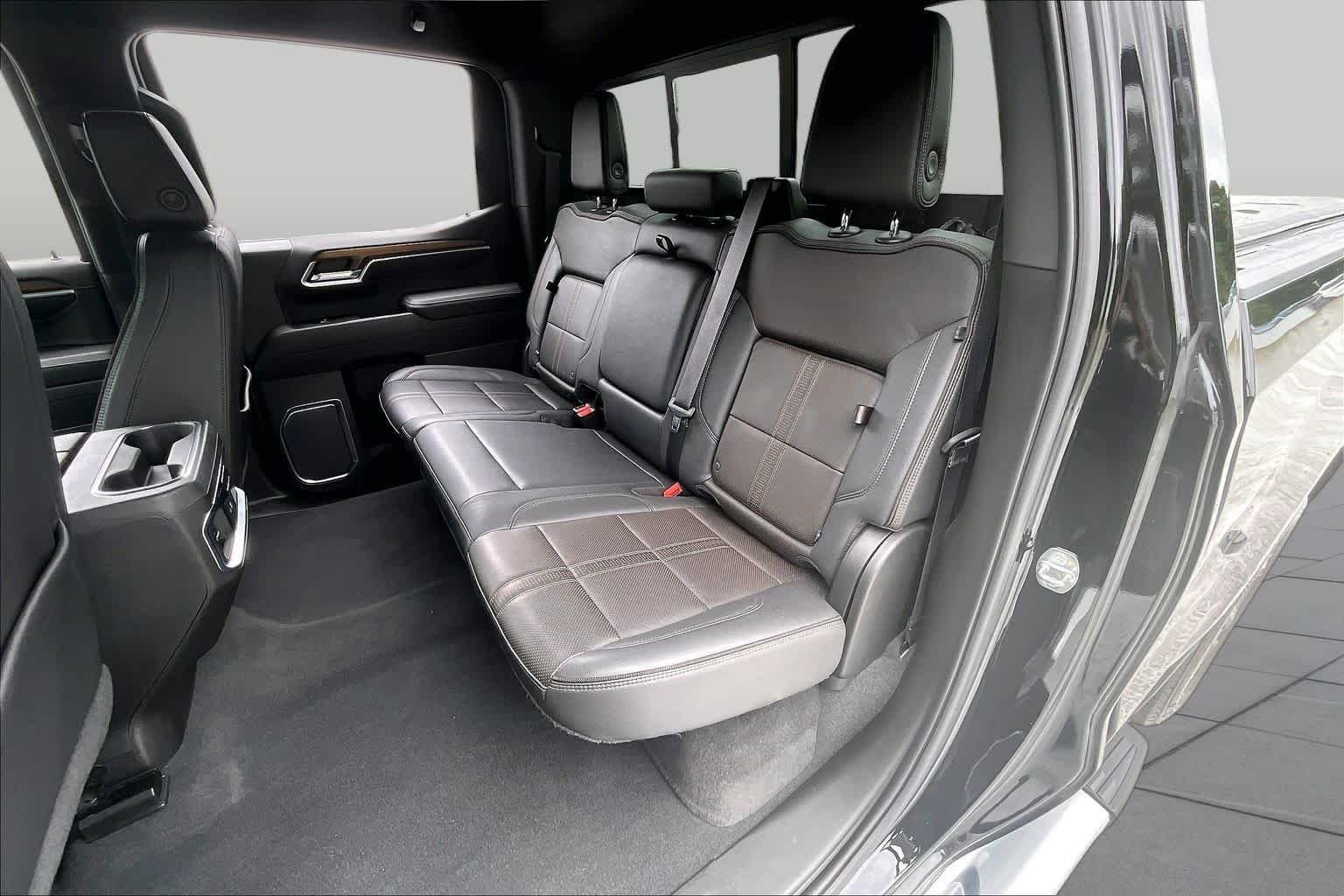 Used 2022 Black Chevrolet High Country image 20