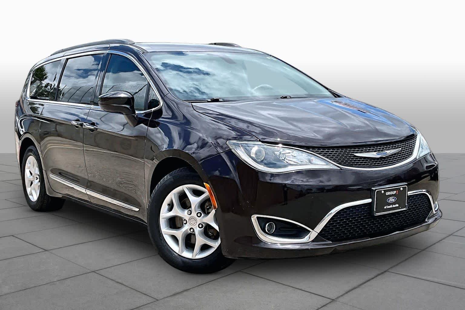 Used 2017 Dark Cordovan Pearlcoat Chrysler Touring-L image 3