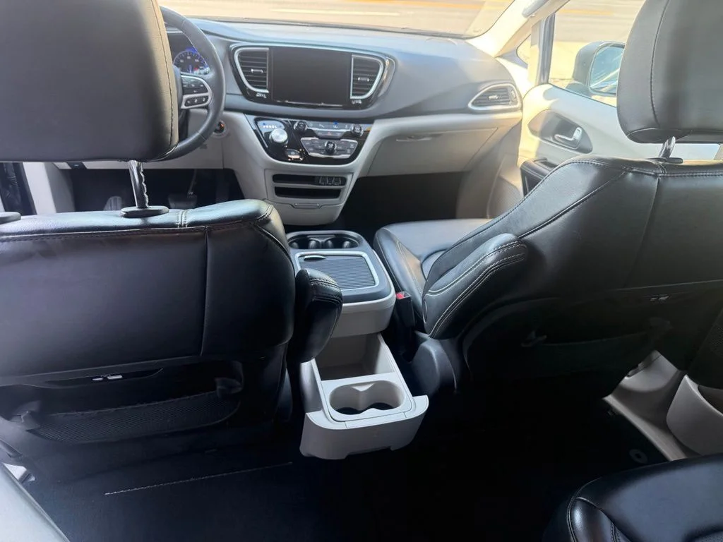 Used 2023 Blue Chrysler Touring L image 18