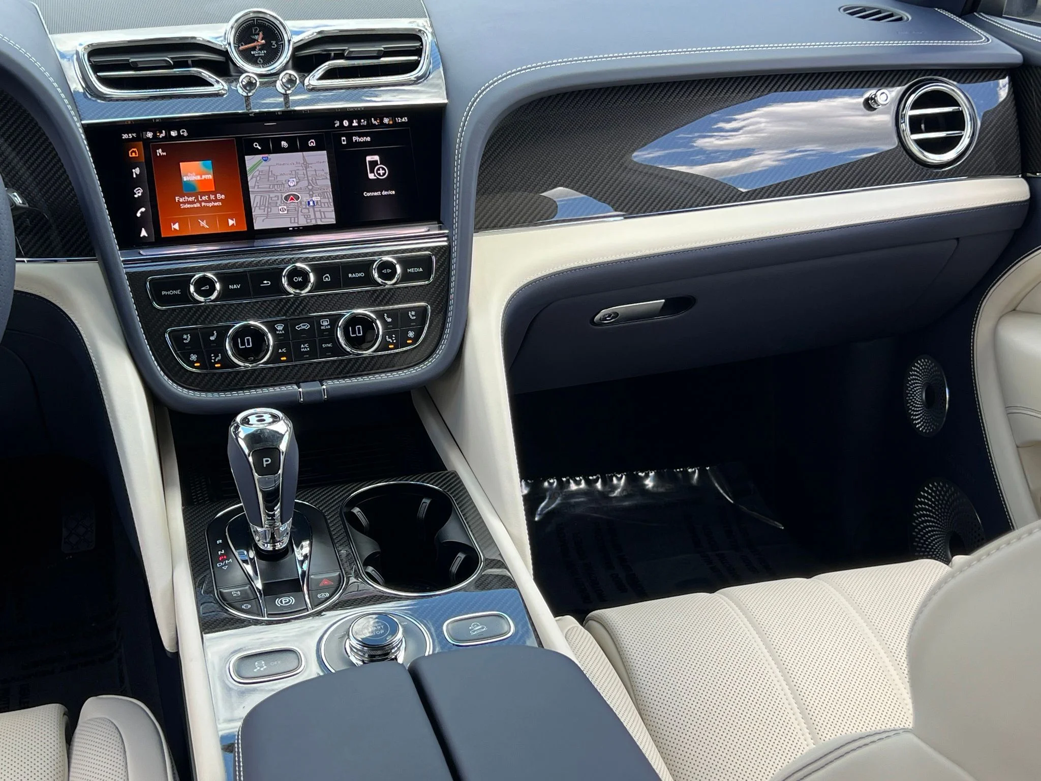 New 2026 White Bentley  image 29