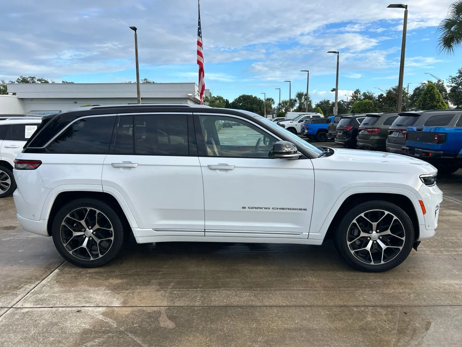 Used 2022 Bright White Clearcoat Jeep Summit Reserve image 6